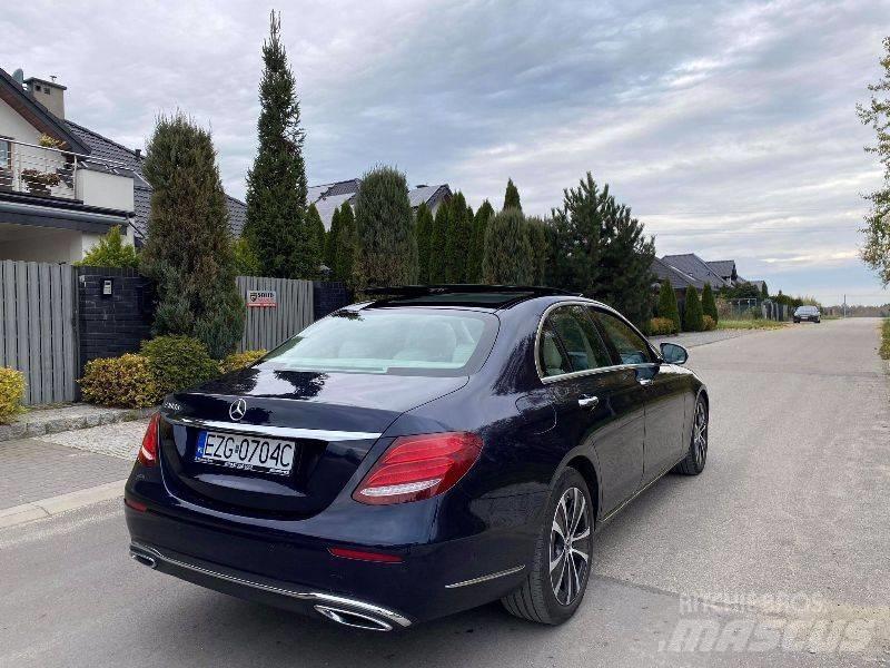 Mercedes-Benz E 300D Automašīnas