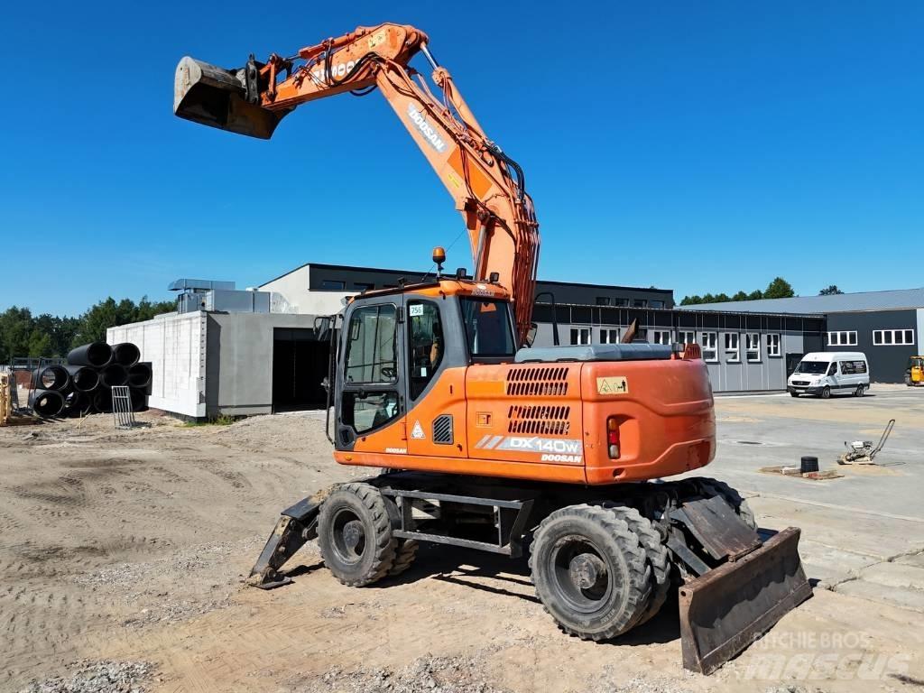 Doosan DX 140 W Ekskavatori uz riteņiem