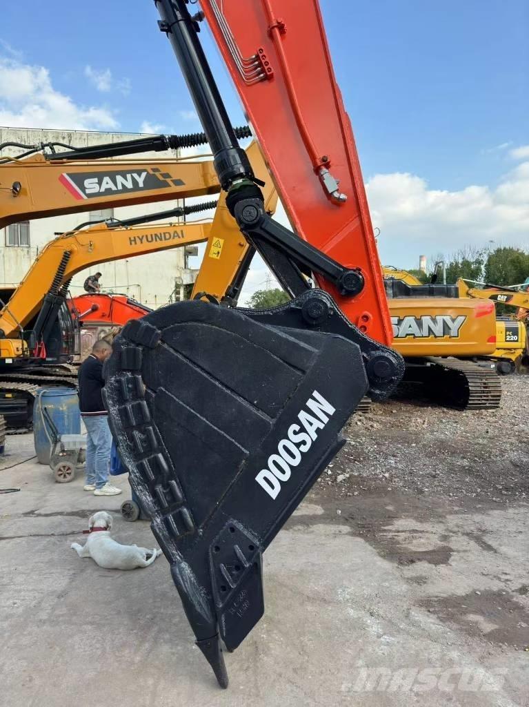 Doosan DX300 Kāpurķēžu ekskavatori