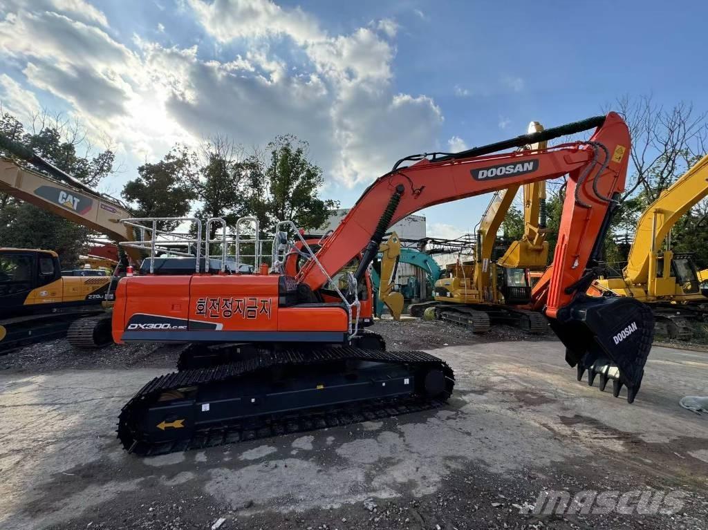 Doosan DX300 Kāpurķēžu ekskavatori