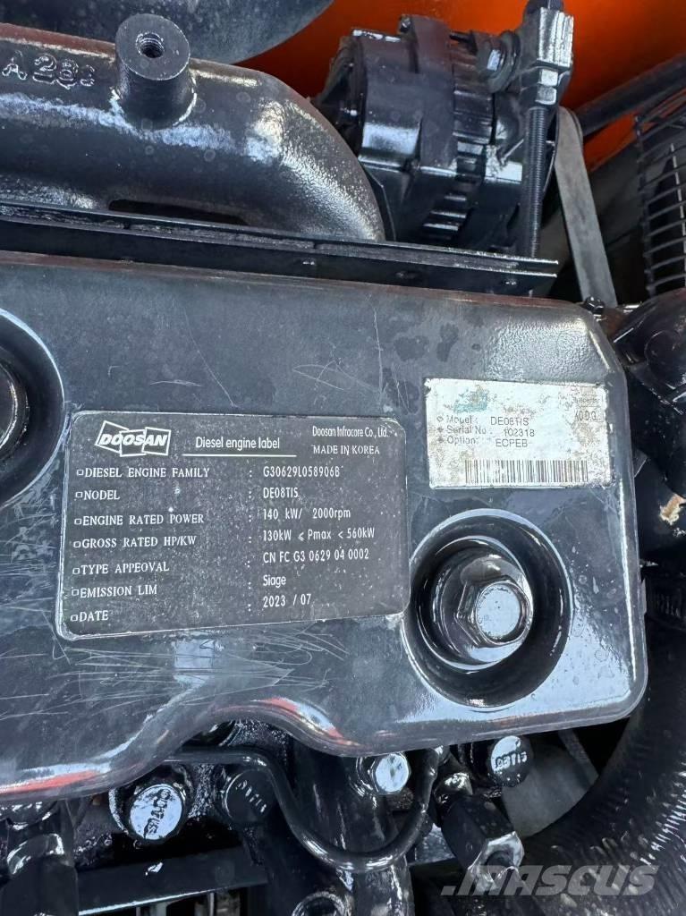 Doosan DX300 Kāpurķēžu ekskavatori