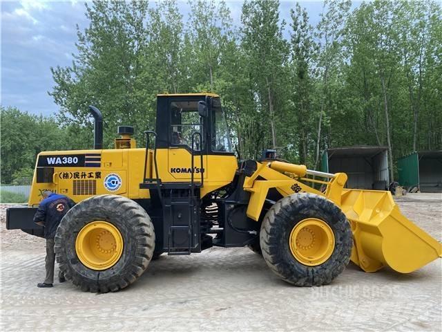 Komatsu WA380-3 Ekskavatori-iekrāvēji