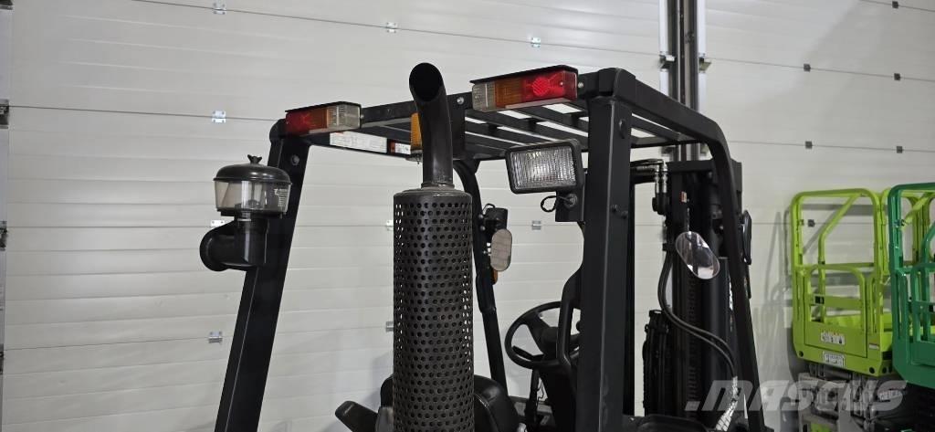 Doosan D 30 GP Tehnika ar dīzeļa dzinēju