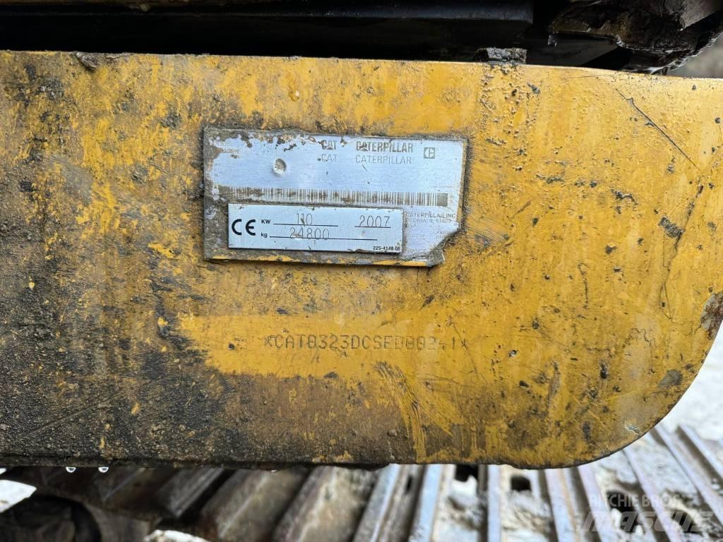 CAT 323 D Kāpurķēžu ekskavatori