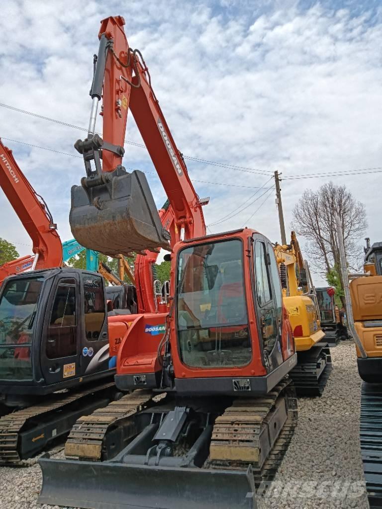 Doosan DX 75 Kāpurķēžu ekskavatori