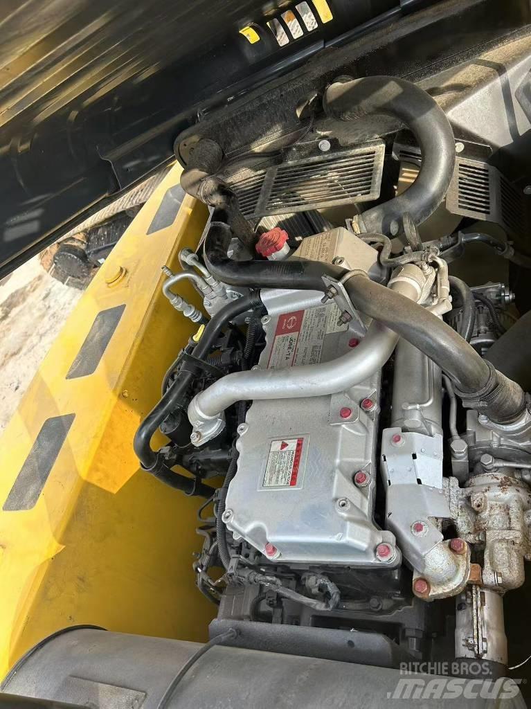 Kobelco SK 200D Kāpurķēžu ekskavatori