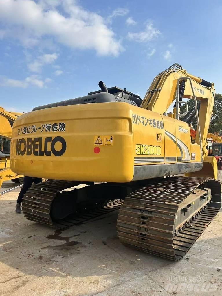 Kobelco SK 200D Kāpurķēžu ekskavatori