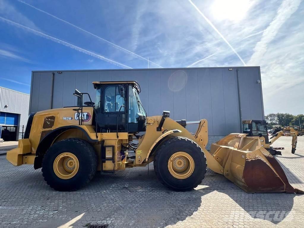 CAT 962M Iekrāvēji uz riteņiem