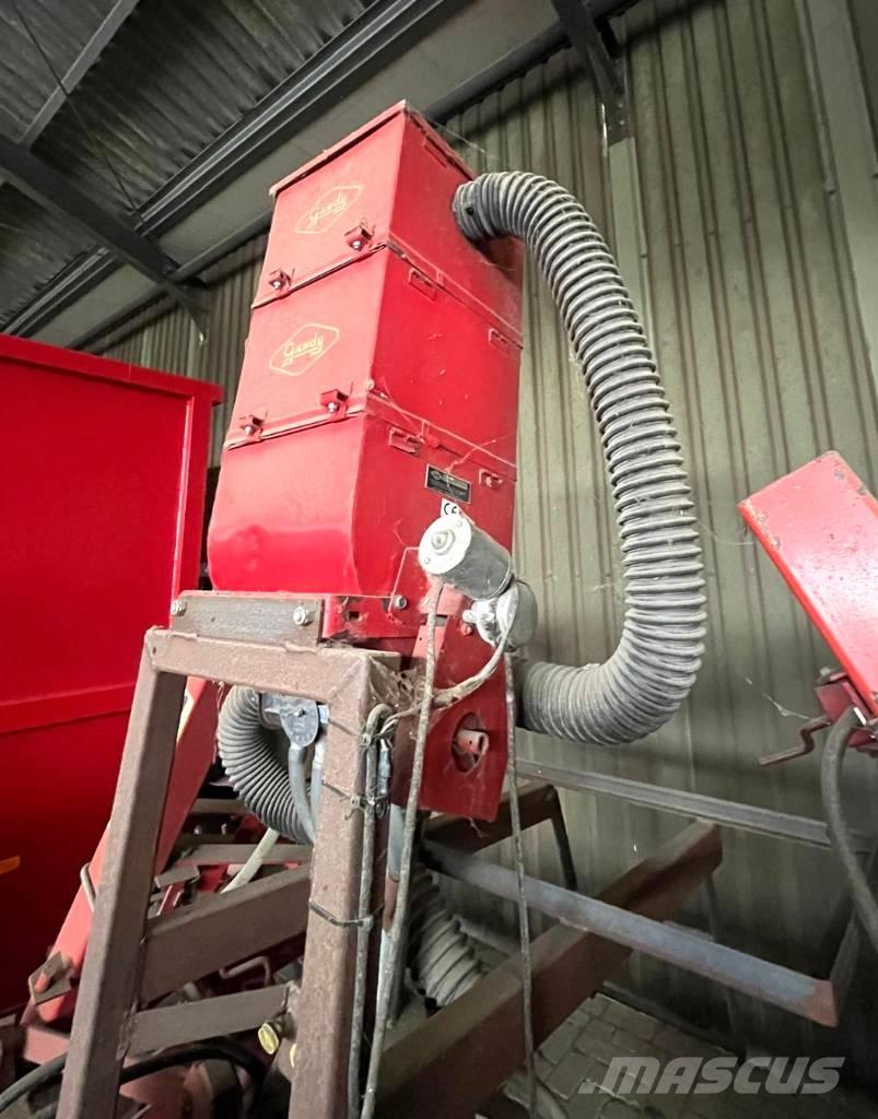 Becker schoffel Cita augsnes apstrādes tehnika un papildaprīkojums