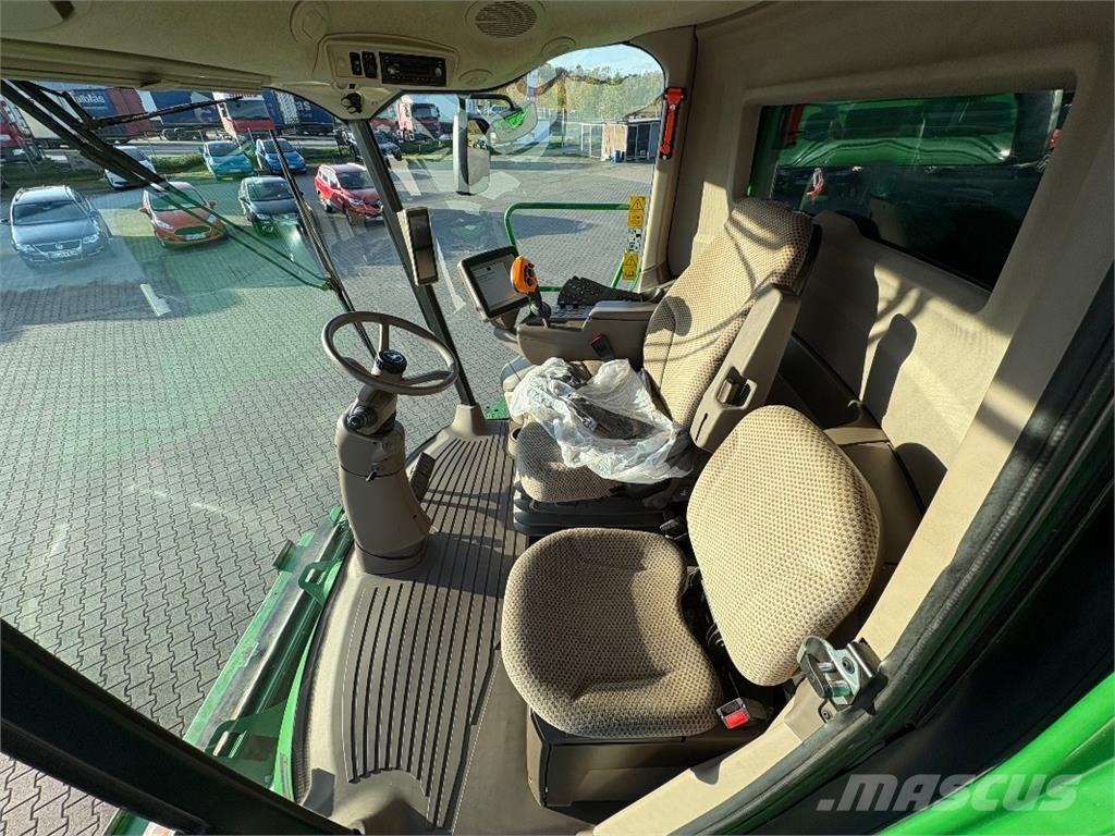 John Deere T660 i Ražas novākšanas kombaini