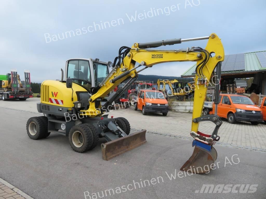 Neuson EW 65 Ekskavatori uz riteņiem