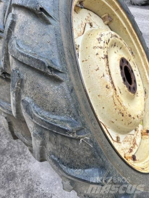 Dunlop 9.5R44 Riepas, riteņi un diski