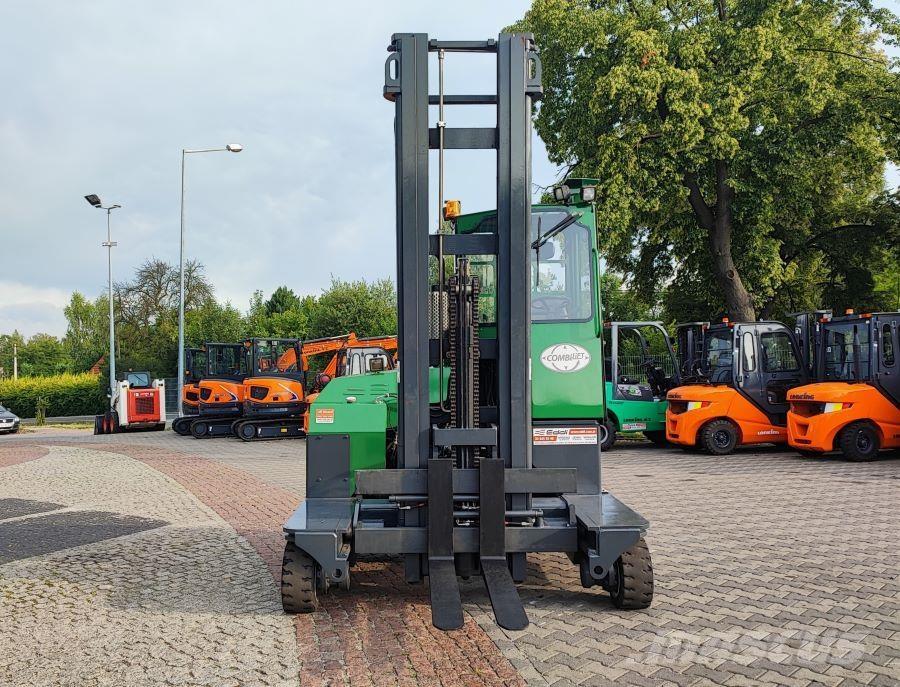 Combilift C4000 Četru virzienu krāvēji