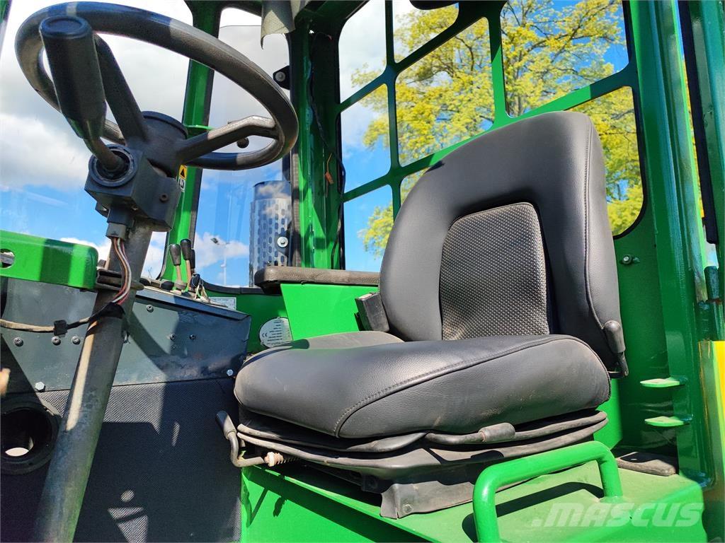 Combilift C4000 Četru virzienu krāvēji