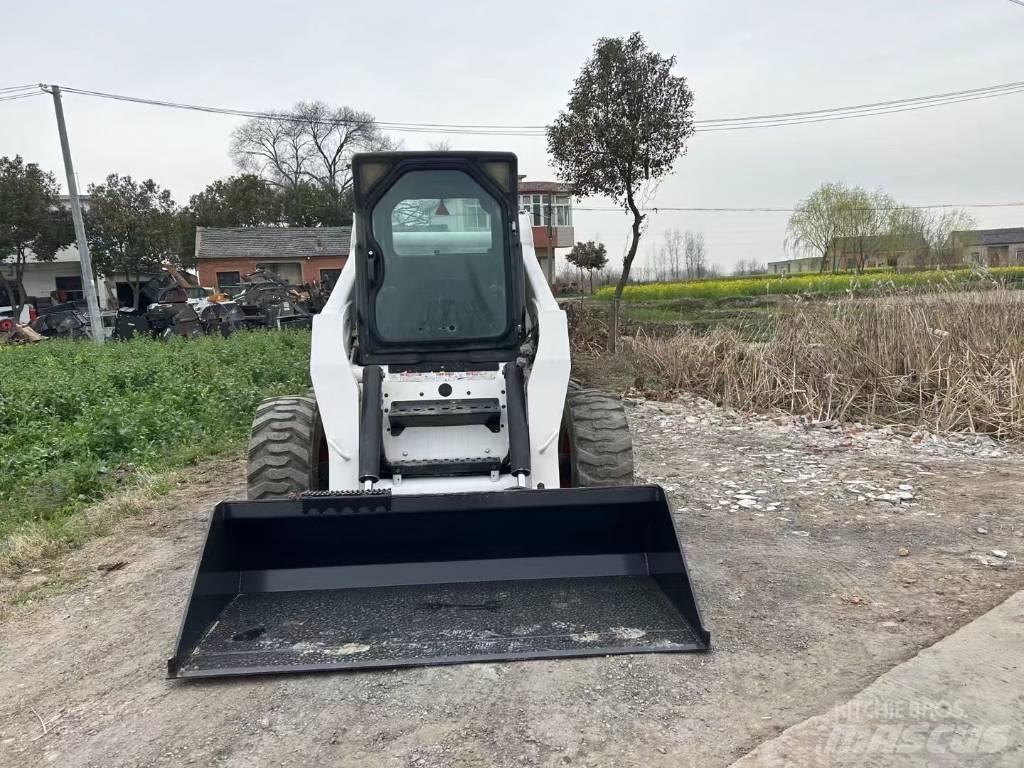 Bobcat S 300 Lietoti riteņu kompaktiekrāvēji