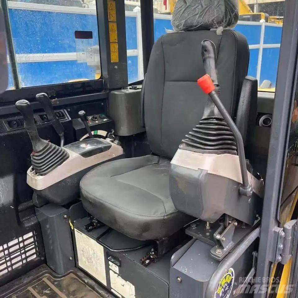 Komatsu PC56-7 Kāpurķēžu ekskavatori