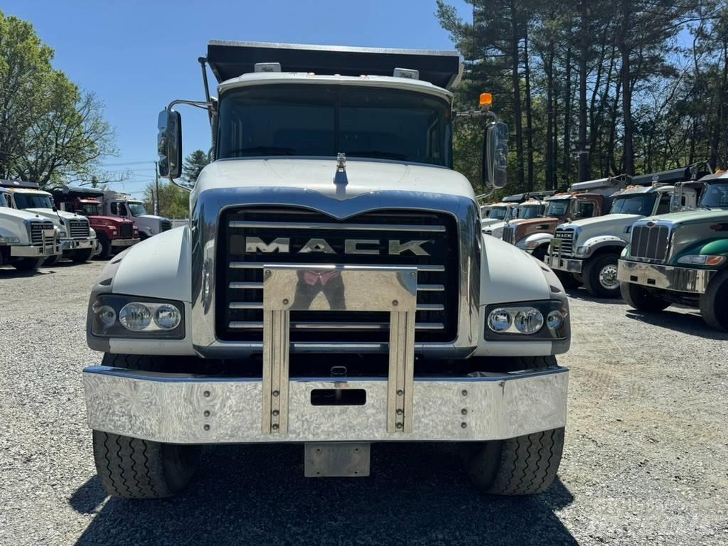 Mack GU713 Pašizgāzējs