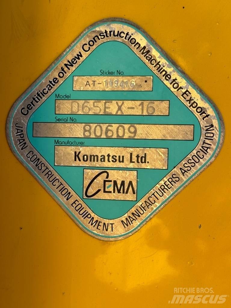 Komatsu D65EX-16 Kāpurķēžu buldozeri