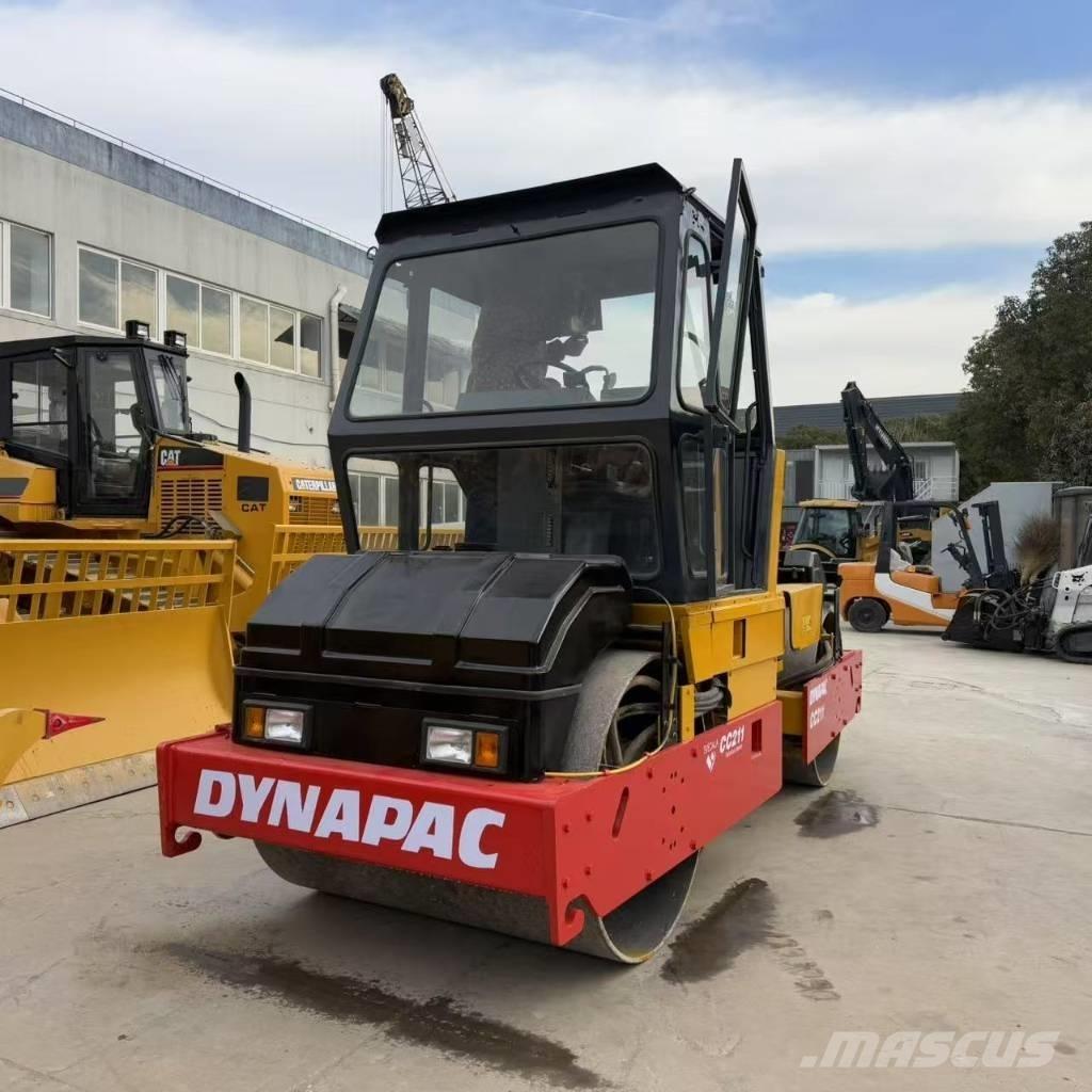 Dynapac CC 211 Divvalču grunts veltņi