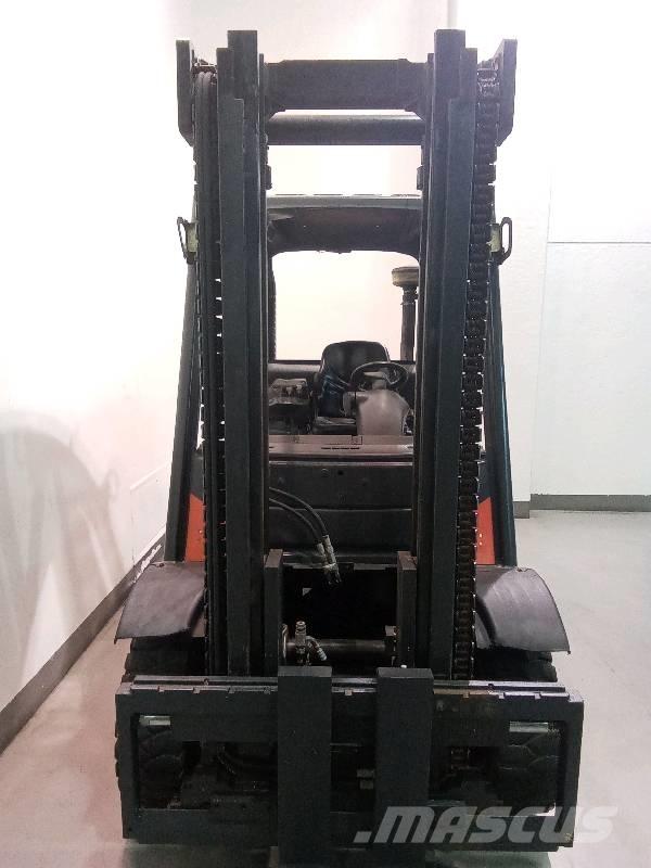 Linde H 40 D-02 Tehnika ar dīzeļa dzinēju