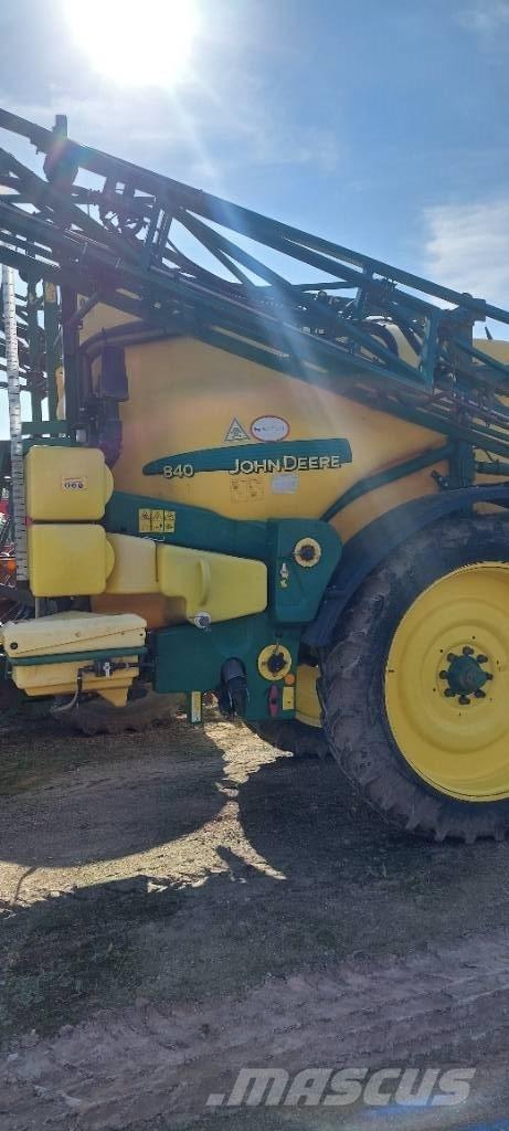 John Deere 840 i Piekabināmie smidzinātāji(miglotāji)