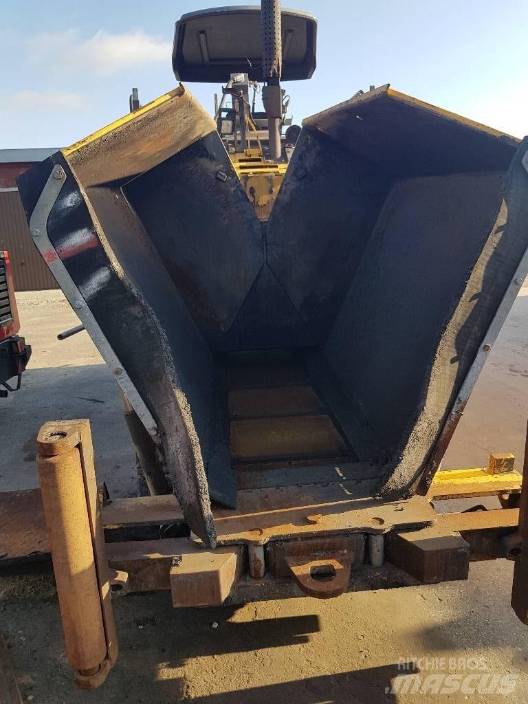 Volvo TITAN 2820 Asfalta klājēji
