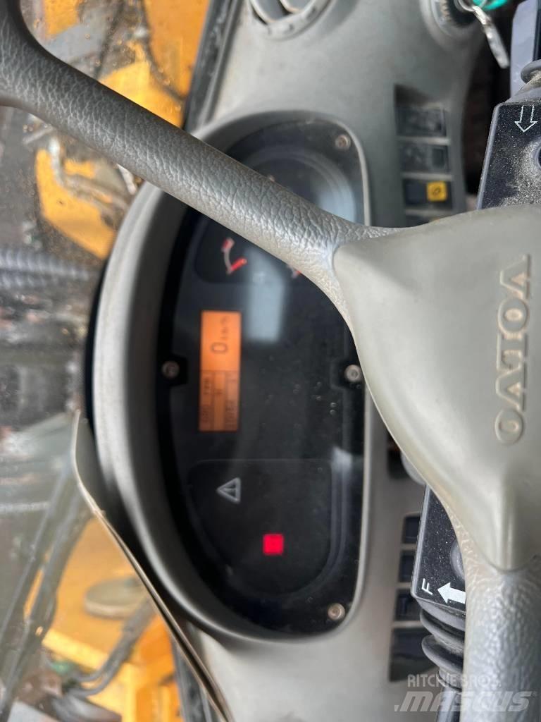 Volvo L 220 E Iekrāvēji uz riteņiem