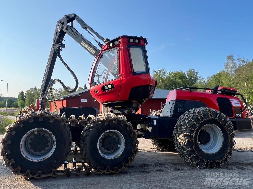 Komatsu 951 Harvesteri