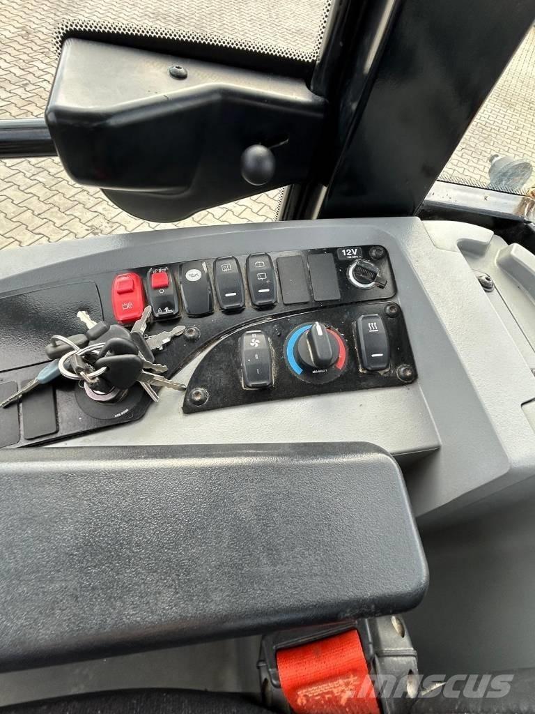 CAT 907 M Iekrāvēji uz riteņiem