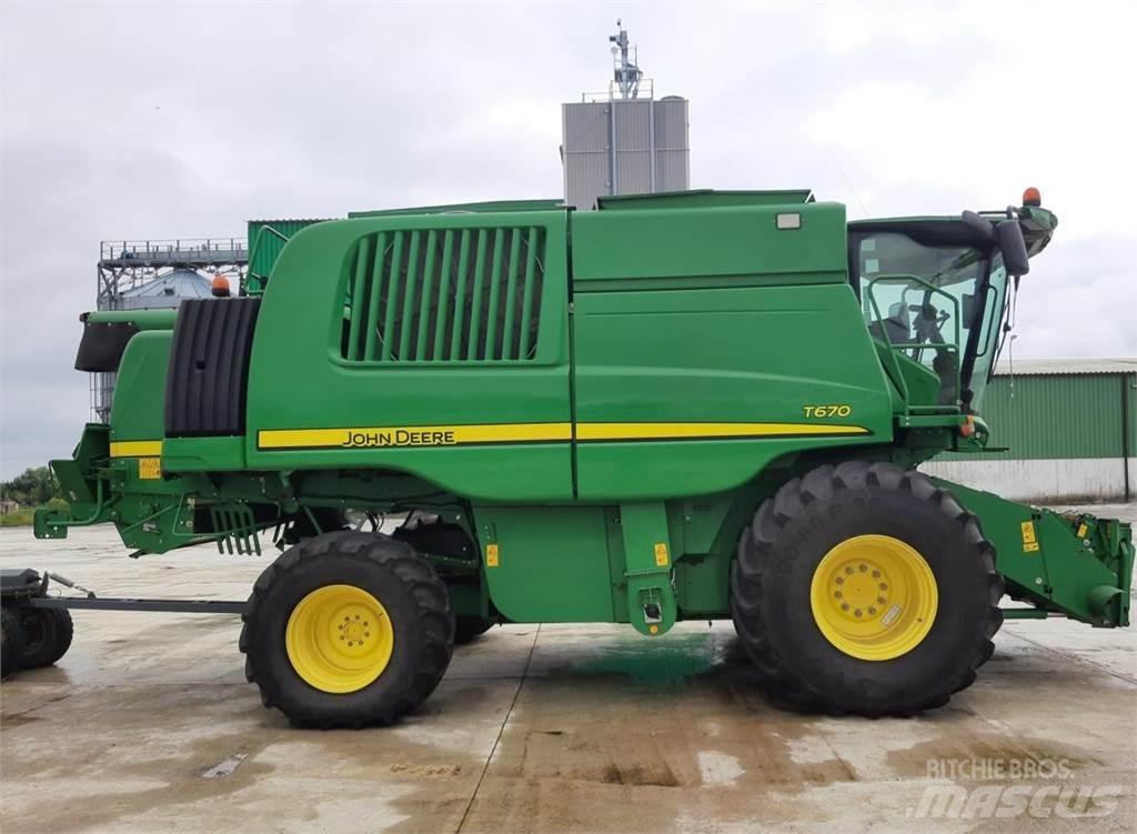 John Deere T670 Ražas novākšanas kombaini