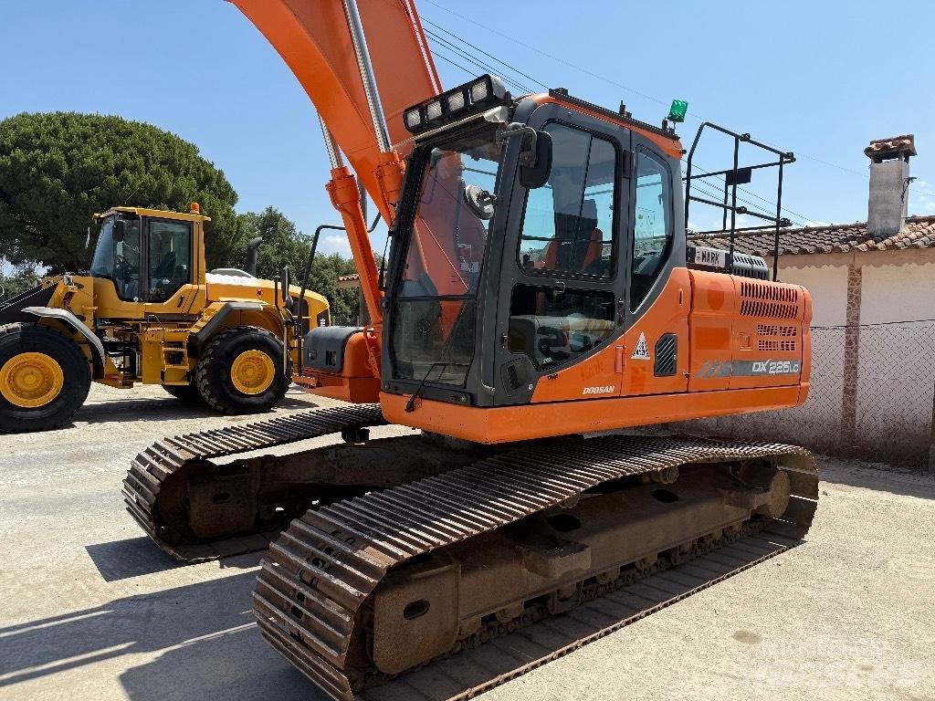  Dossan DX 225LC 3 Kāpurķēžu ekskavatori