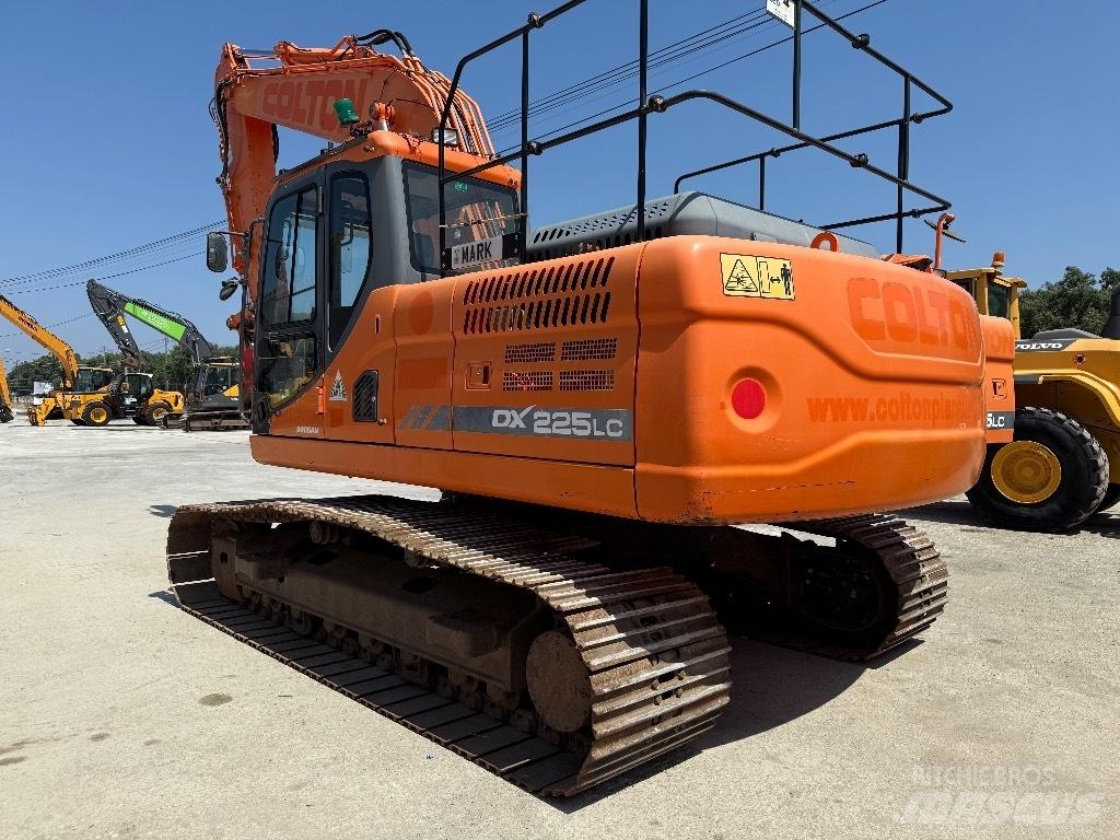  Dossan DX 225LC 3 Kāpurķēžu ekskavatori