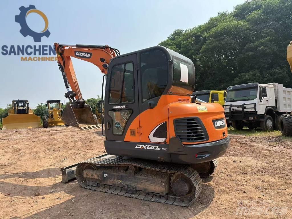 Doosan DX 60 Kāpurķēžu ekskavatori