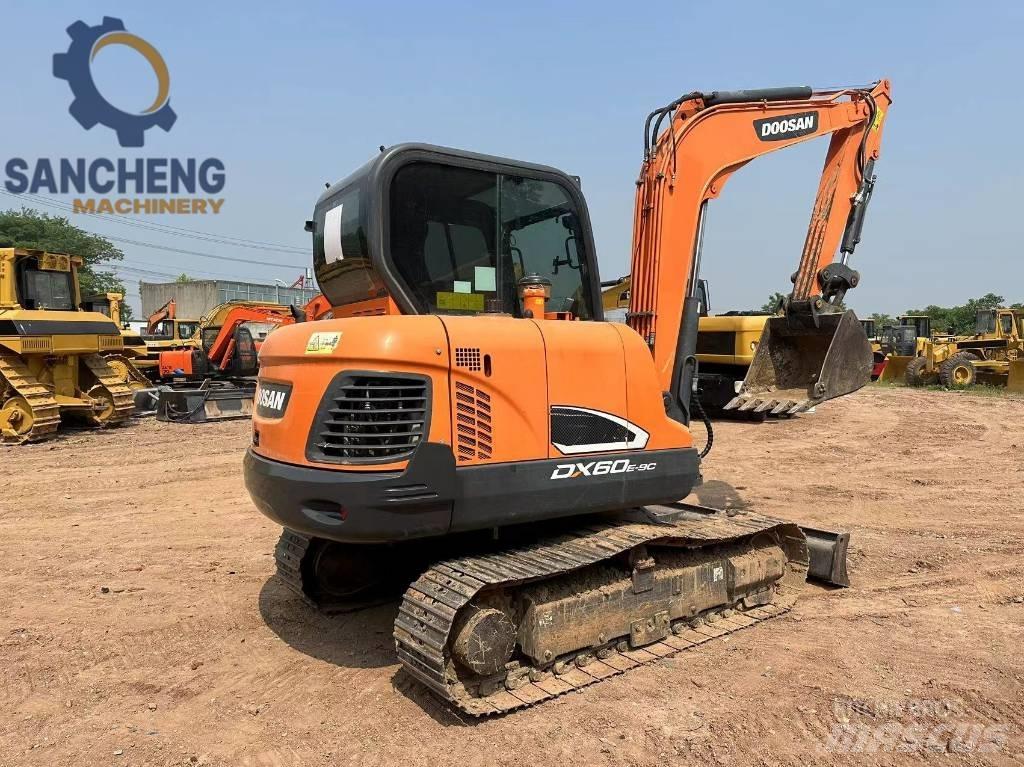 Doosan DX 60 Kāpurķēžu ekskavatori