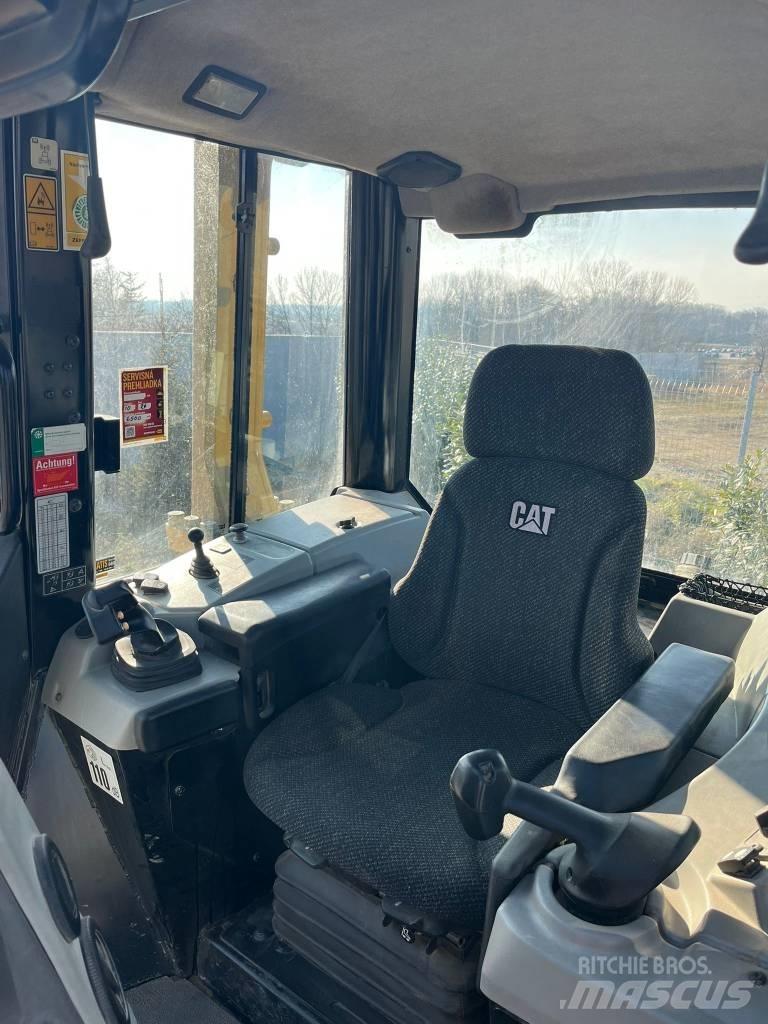 CAT D 6 N XL Kāpurķēžu buldozeri
