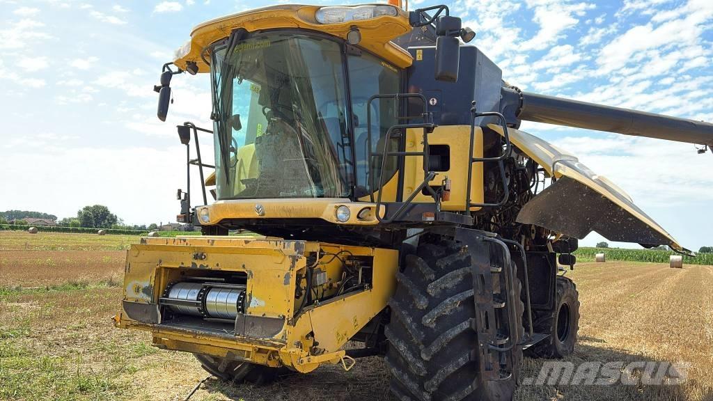 New Holland CR 960 Ražas novākšanas kombaini
