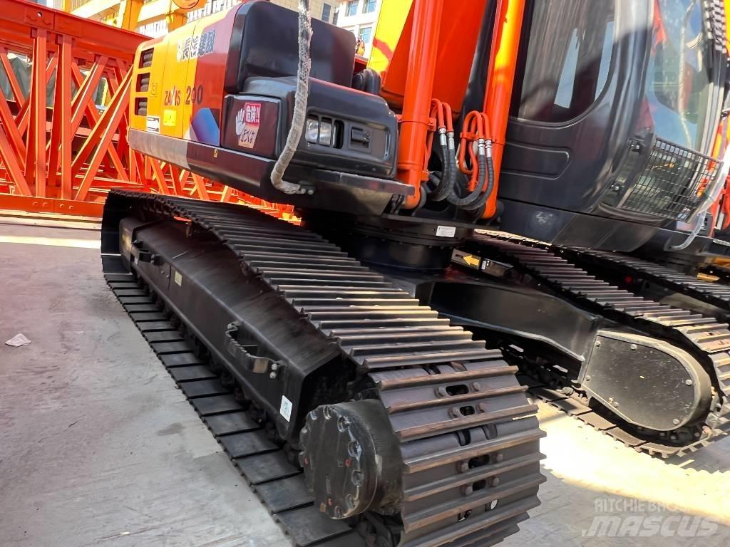 Hitachi ZX200 Kāpurķēžu ekskavatori