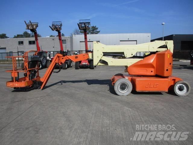 JLG E400 AJP (817) Kompakts pacēlājs ar rotējošu strēli