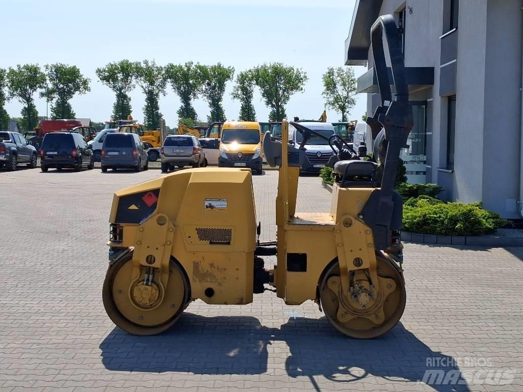 CAT CB 22 Divvalču grunts veltņi