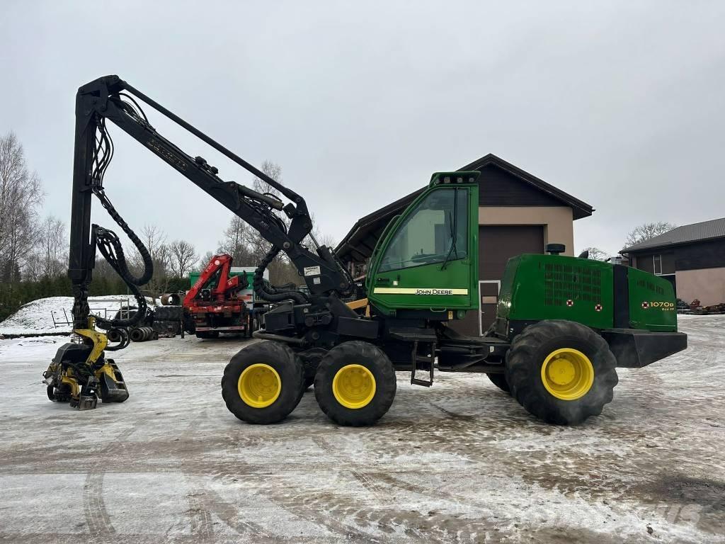 John Deere 1070 D Harvesteri