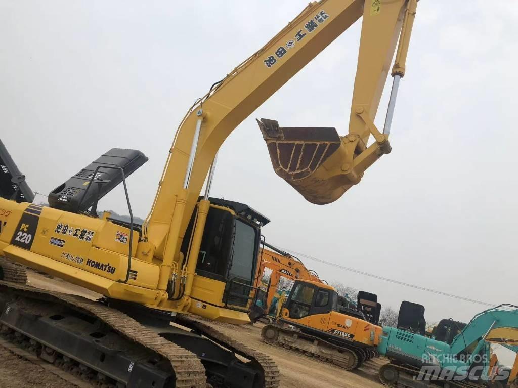 Komatsu 220-8 Kāpurķēžu ekskavatori