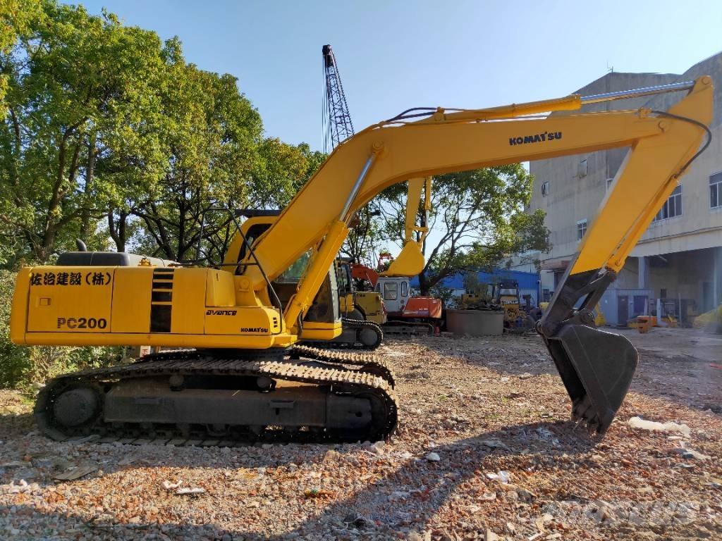 Komatsu PC200-6 Kāpurķēžu ekskavatori