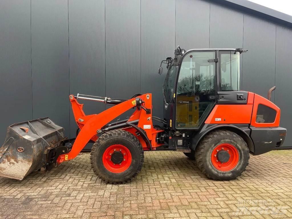 Kubota R065 Iekrāvēji uz riteņiem