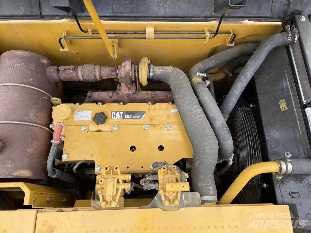 CAT 323 D L Kāpurķēžu ekskavatori