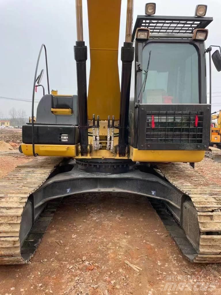 CAT 323 D L Kāpurķēžu ekskavatori