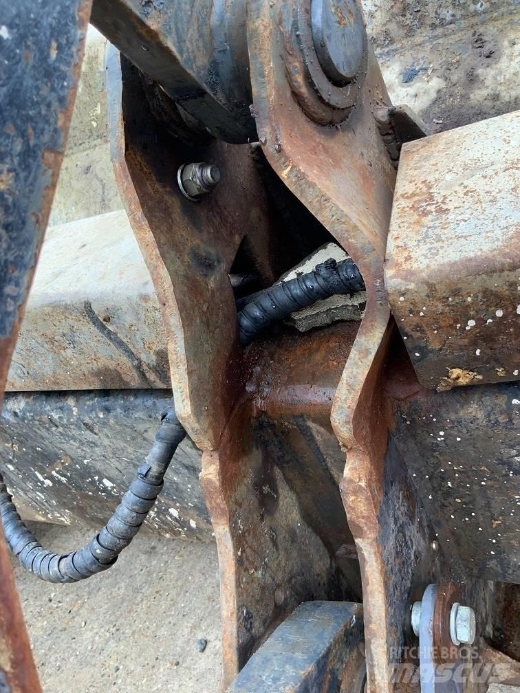 JCB 437 HT Iekrāvēji uz riteņiem