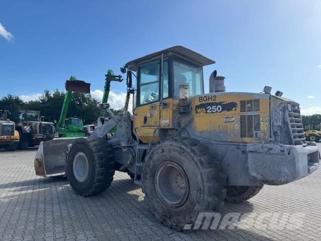 Komatsu WA 250-5 Iekrāvēji uz riteņiem