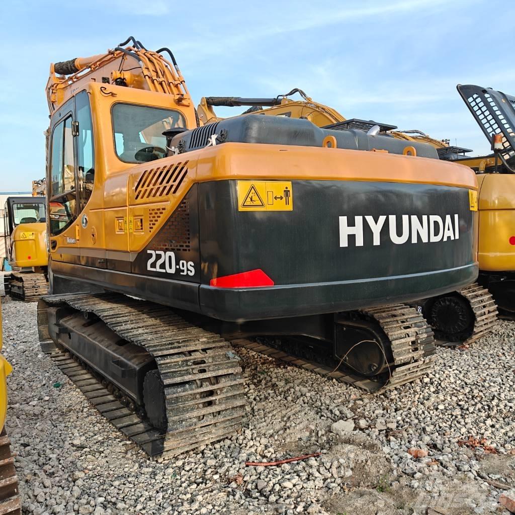 Hyundai R220-9S Kāpurķēžu ekskavatori