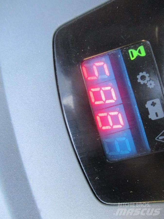 Toyota LPE 250 Zemie palešu pacēlāji