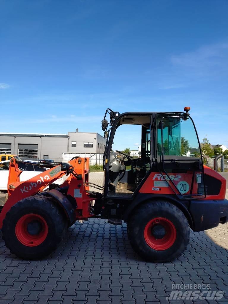 Kubota R 082 Iekrāvēji uz riteņiem